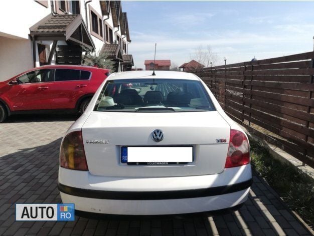 Second-hand VW Passat Edition 101 CP (74 kW) 2001 Alb Berlinǎ