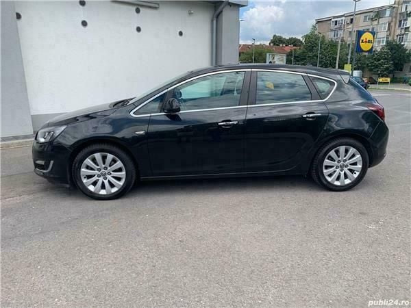 Second-hand Opel Astra 110 CP (80 kW) 2013 Negru Hatchback
