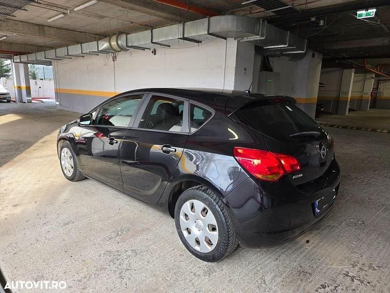 Second-hand Opel Astra 110 CP (80 kW) 2011 Culoarenegru Hatchback