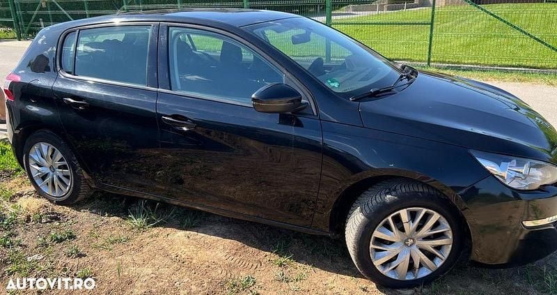 Second-hand Peugeot 308 Active 120 CP (88 kW) 2015 Culoarenegru Hatchback
