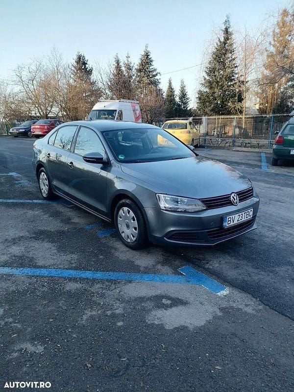Second-hand VW Jetta Comfortline 105 CP (77 kW) 2011 Culoaregri Berlinǎ