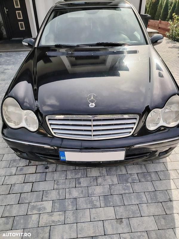 Culoarenegru Utilizat 2006 Mercedes C180 Berlinǎ | 2.950 EUR (Preț OK) - Imagine 1/4