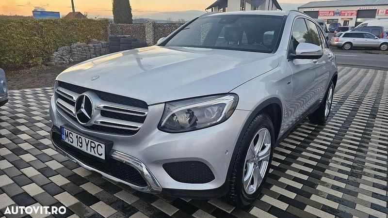 Culoareargint Utilizat 2016 Mercedes GLC250 AMG line SUV | 16.490 EUR (Preț bun) - Imagine 1/4