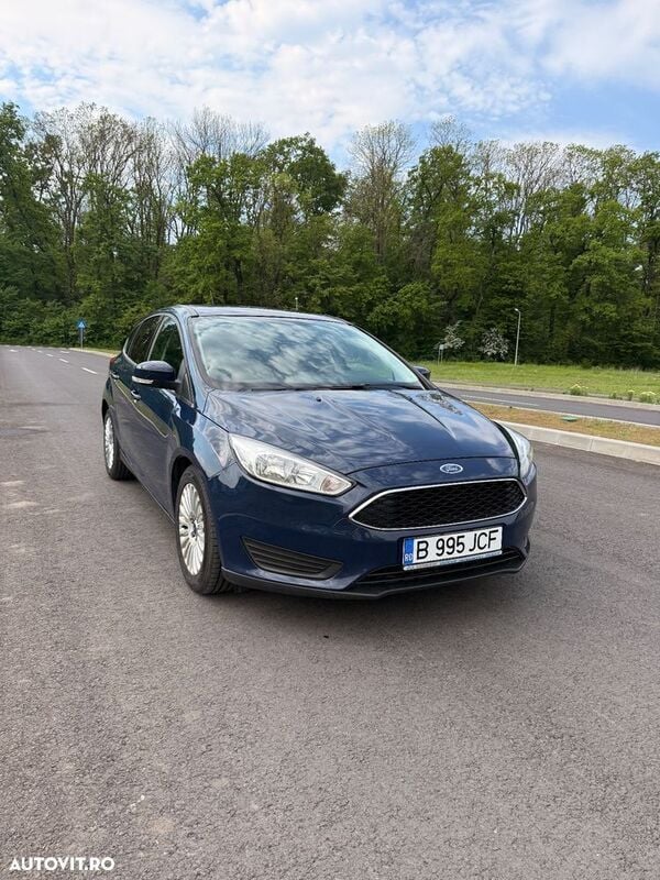 Albastru Utilizat 2018 Ford Focus Trend Hatchback | 6.999 EUR (Preț bun) - Imagine 1/4