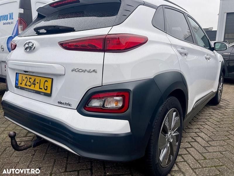 Second-hand Hyundai Kona Premium 150 kW (204 CP) 2021 Culoarealb SUV