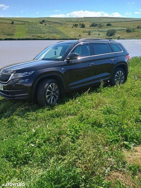 Culoarenegru Utilizat 2021 Skoda Kodiaq Clever SUV | 26.500 EUR (Preț bun) - Imagine 1/4