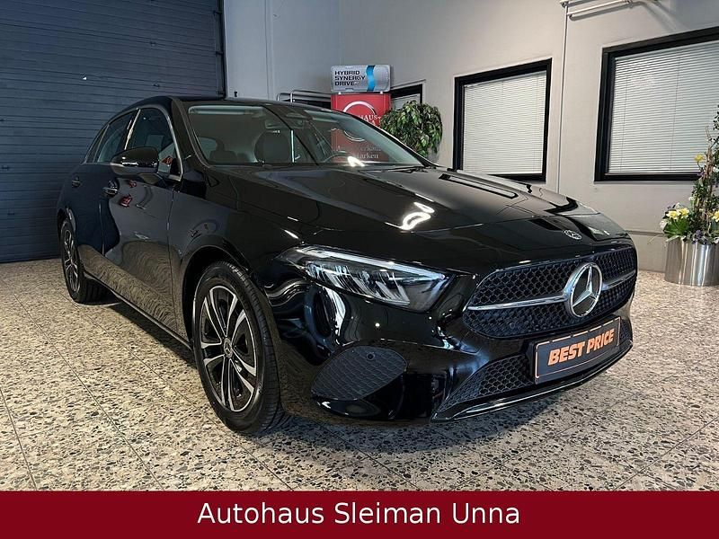 Utilizat 2023 Mercedes A200 | 31.791 EUR (Preț OK) - Imagine 1/1