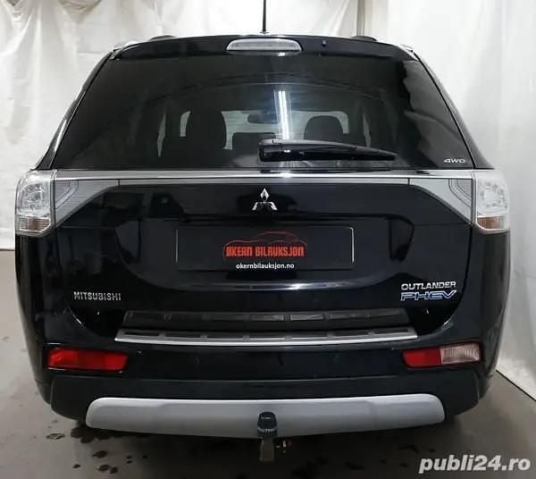 Second-hand Mitsubishi Outlander P-HEV 260 CP (191 kW) 2015 SUV