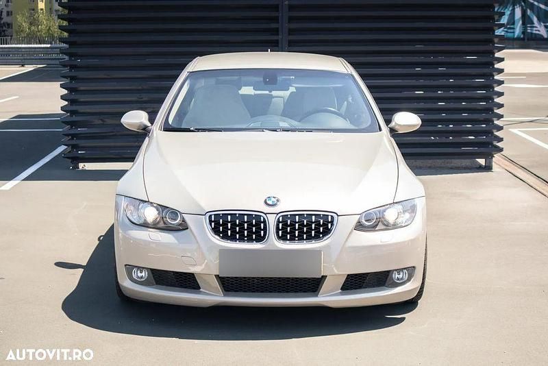 Second-hand BMW 330 Comfort Edition 231 CP (169 kW) 2006 Culoaremaro Coupe
