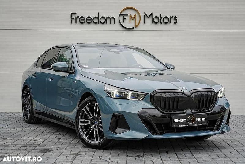 Culoarealbastru Utilizat 2024 BMW 520 Shadowline Berlinǎ | 55.999 EUR - Imagine 1/4