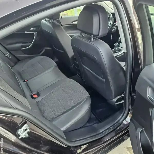 Second-hand Opel Insignia 120 CP (88 kW) 2011 Visiniu Berlinǎ