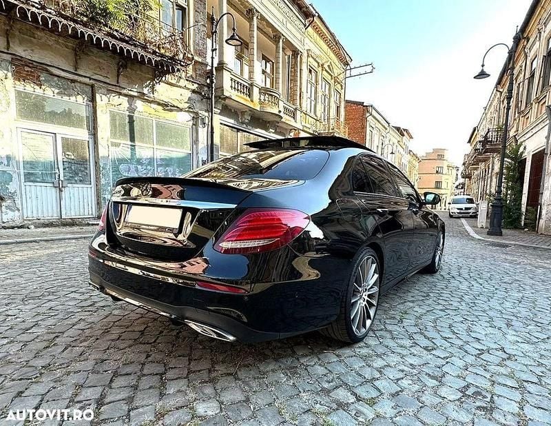 Second-hand Mercedes E200 AMG line 160 CP (117 kW) 2020 Culoarenegru Berlinǎ