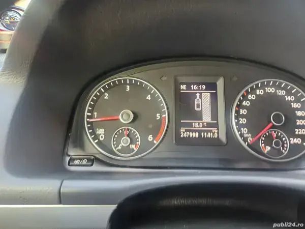 Second-hand VW Touran 105 CP (77 kW) 2013 Maro Monovolum