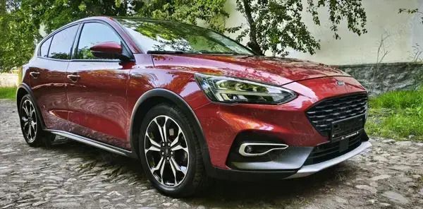 Rosu Utilizat 2019 Ford Focus Active Hatchback | 12.290 EUR (Puțin scump) - Imagine 1/4