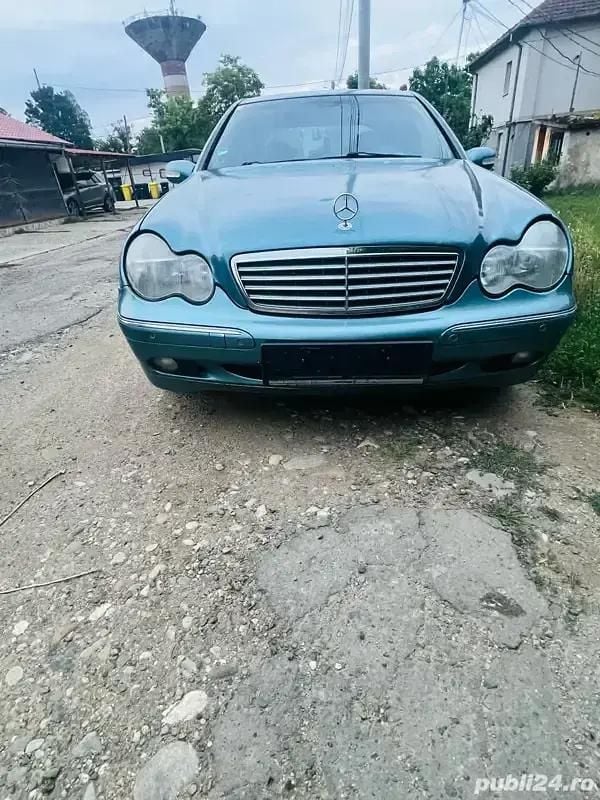 Utilizat 2002 Mercedes C200 Berlinǎ | 2.000 EUR - Imagine 1/4