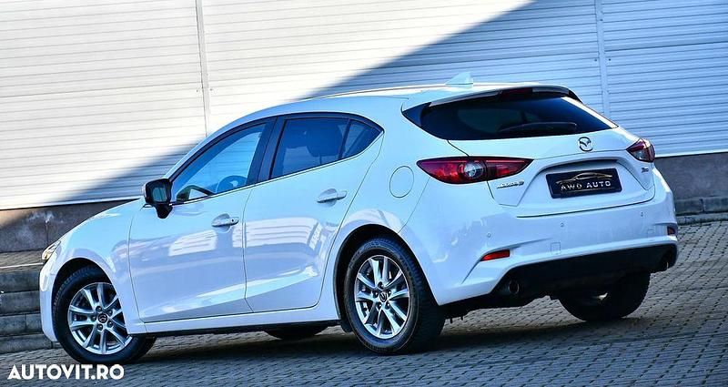 Second-hand Mazda 3 Exclusive-Line 120 CP (88 kW) 2017 Culoarealb Hatchback