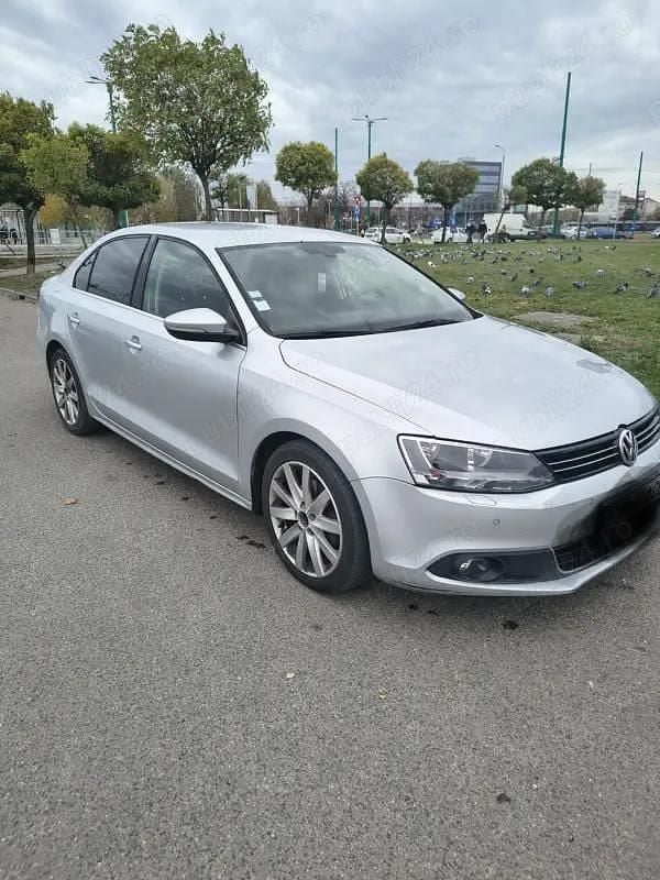 Utilizat 2011 VW Jetta Berlinǎ | 5.300 EUR (Preț OK) - Imagine 1/4