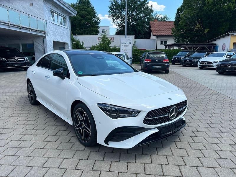 Utilizat 2024 Mercedes CLA200 AMG | 39.846 EUR (Puțin scump) - Imagine 1/1