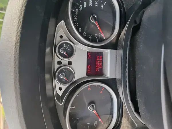 Utilizat 2008 Ford Kuga SUV | 5.500 EUR (Preț OK) - Imagine 1/4