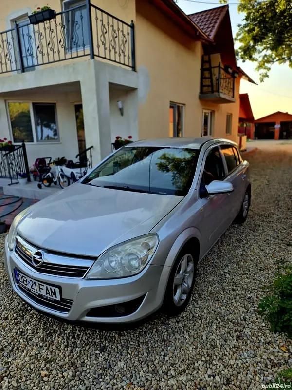 Gri Utilizat 2007 Opel Astra Hatchback | 2.200 EUR (Puțin scump) - Imagine 1/4