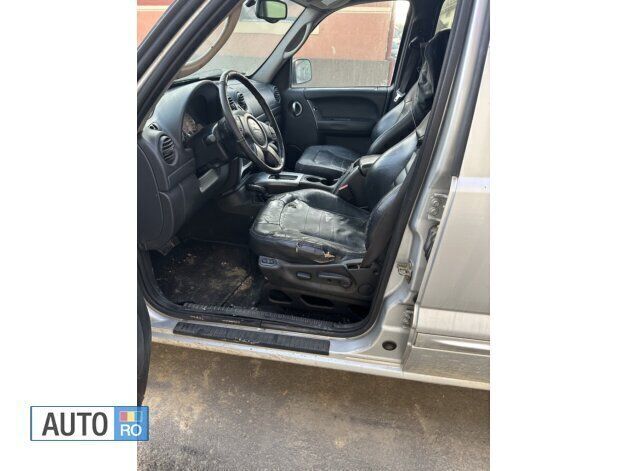 Gri Utilizat 2007 Jeep Cherokee SUV | 2.300 EUR - Imagine 1/3