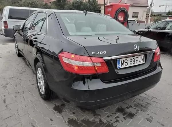 Utilizat 2010 Mercedes 220 Berlinǎ | 6.000 EUR - Imagine 1/4