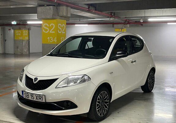 Alb Utilizat 2020 Lancia Ypsilon Hatchback | 10.200 EUR - Imagine 1/4