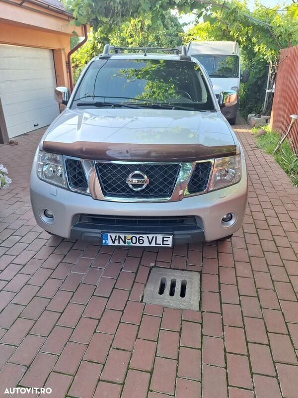Argint Utilizat 2011 Nissan Navara XE Pickup | 12.000 EUR - Imagine 1/3