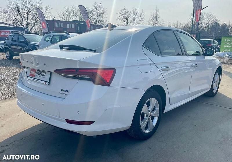Second-hand Skoda Octavia Ambition 150 CP (110 kW) 2022 Culoarealb Berlinǎ
