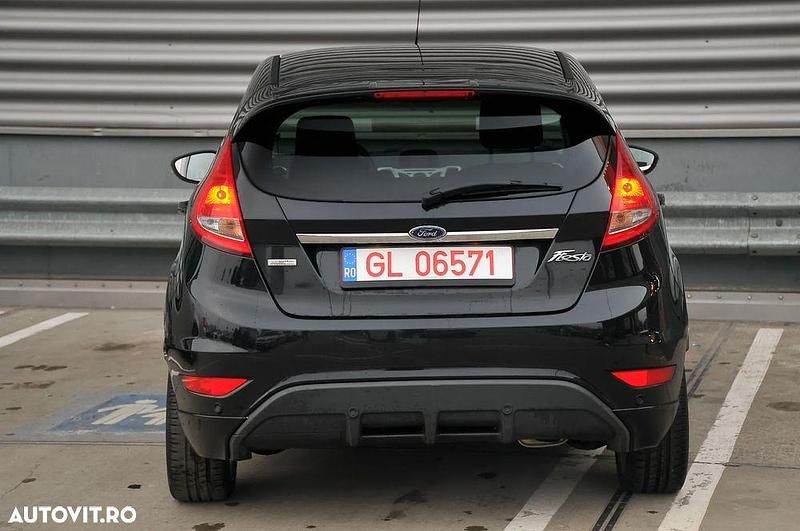 Second-hand Ford Fiesta 90 CP (66 kW) 2010 Culoarenegru Hatchback