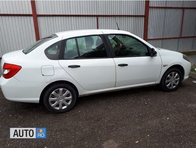 Alb Utilizat 2010 Renault Symbol II Berlinǎ | 3.500 EUR - Imagine 1/4