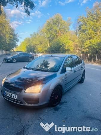 Utilizat 2005 Ford Focus Hatchback | 1.100 EUR (Preț OK) - Imagine 1/4