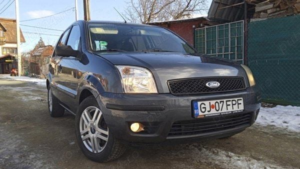 Utilizat 2004 Ford Fusion Hatchback | 2.200 EUR (Scump) - Imagine 1/4