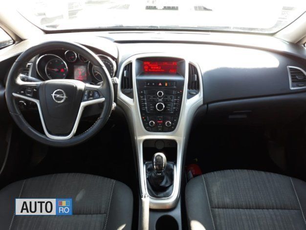 Second-hand Opel Astra 110 CP (80 kW) 2011 Negru Break