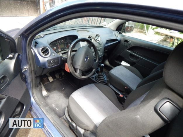 Second-hand Ford Fiesta 68 CP (50 kW) 2006 Albastru Hatchback