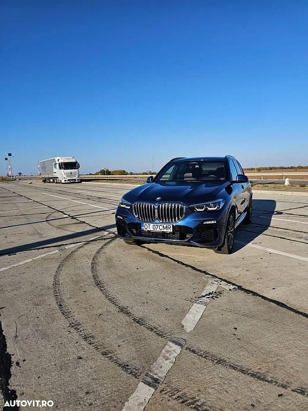 Albastru Utilizat 2019 BMW X5 SUV | 44.500 EUR (Preț bun) - Imagine 1/4
