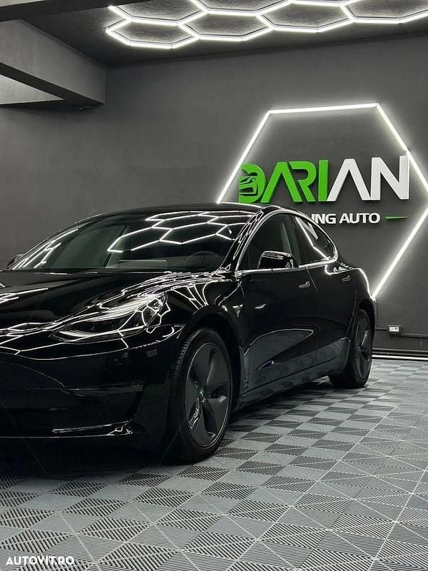 Culoarenegru Utilizat 2019 Tesla Model 3 Berlinǎ | 22.500 EUR (Preț OK) - Imagine 1/4