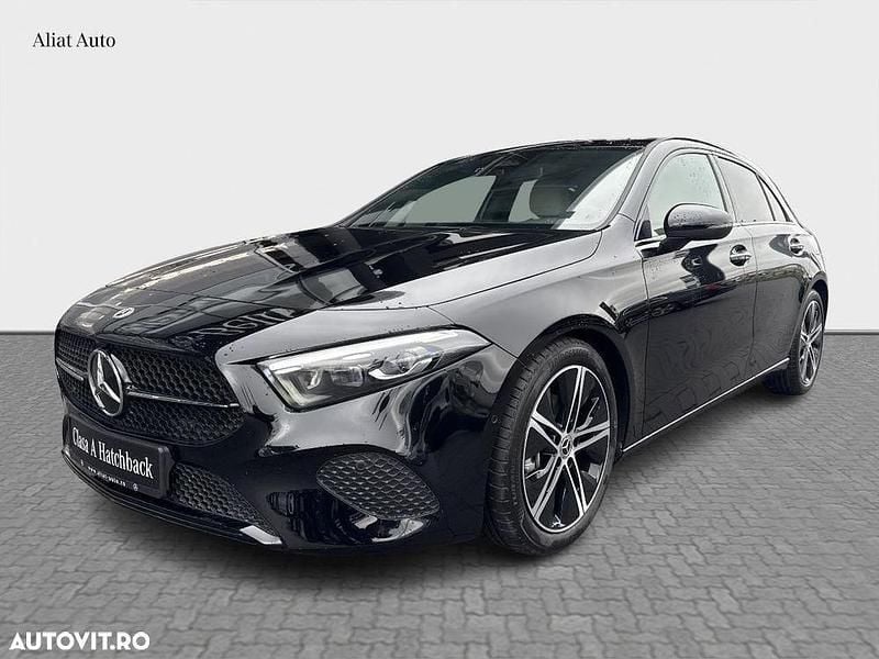 Negru Utilizat 2024 Mercedes A180 Hatchback | 41.691 EUR (Preț bun) - Imagine 1/4