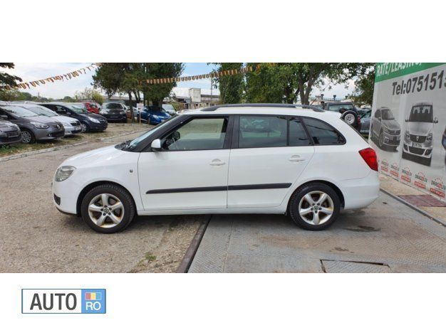 Alb Utilizat 2010 Skoda Fabia Hatchback | 3.499 EUR - Imagine 1/4
