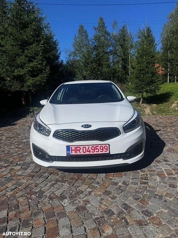 Culoarealb Utilizat 2017 Kia Ceed | 10.490 EUR (Puțin scump) - Imagine 1/4