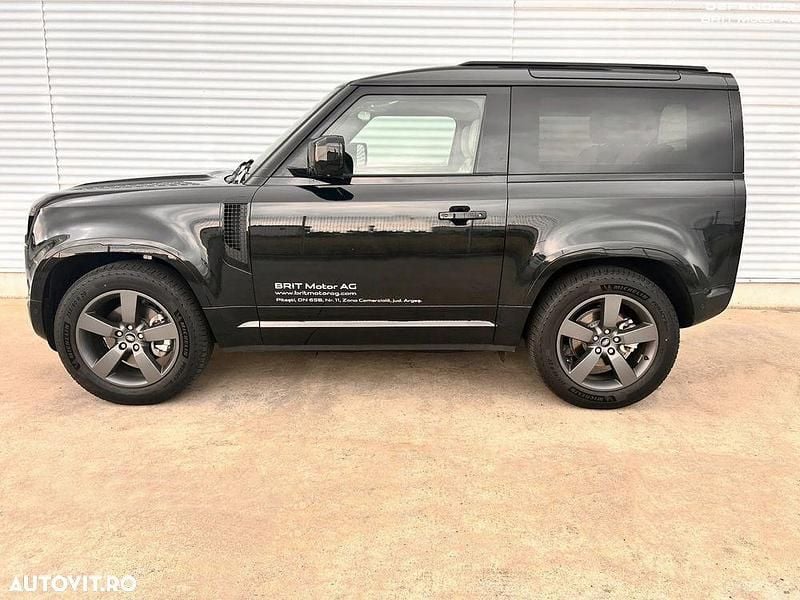 Second-hand Land Rover Defender SE Dynamic 249 CP (183 kW) 2024 Culoarenegru SUV