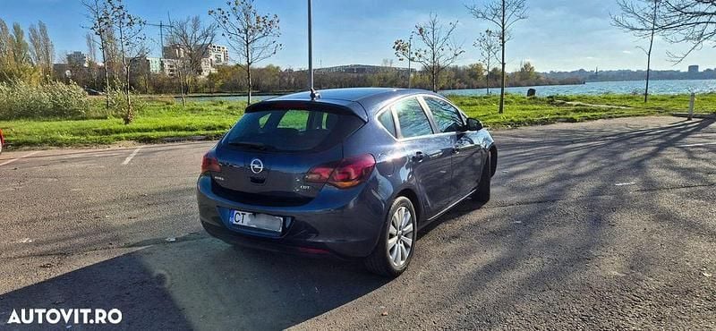Second-hand Opel Astra Cosmo 110 CP (80 kW) 2010 Culoarealbastru Hatchback