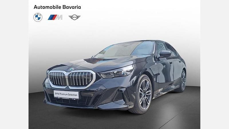 Black sapphire metallic metalizat Utilizat 2025 BMW 520 Comfort Edition Berlinǎ | 56.967 EUR - Imagine 1/4