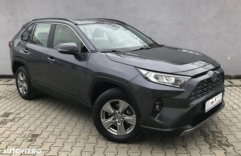 Second-hand Toyota RAV4 Hybrid Style 222 CP (163 kW) 2022 Culoaregri SUV