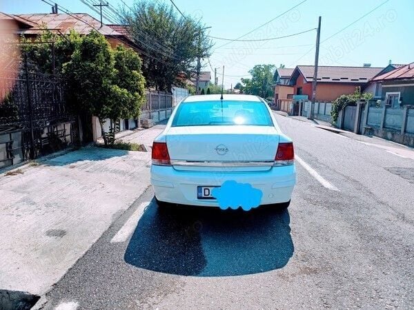 Second-hand Opel Astra 110 CP (80 kW) 2011 Berlinǎ