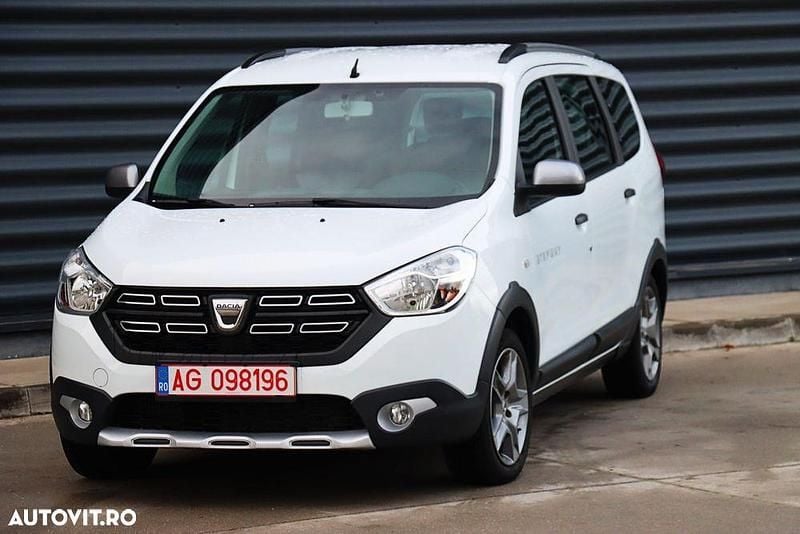 Culoarealb Utilizat 2020 Dacia Lodgy Stepway Monovolum | 8.490 EUR (Preț bun) - Imagine 1/4