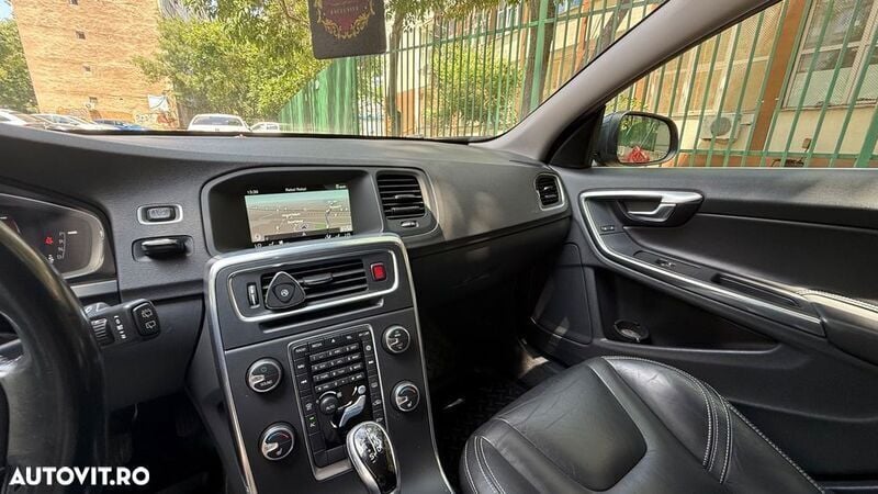 Gri Utilizat 2014 Volvo V60 Momentum Break | 7.800 EUR (Preț bun) - Imagine 1/4
