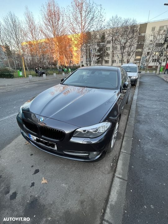 Second-hand BMW 525 Comfort Edition 218 CP (160 kW) 2013 Negru Berlinǎ