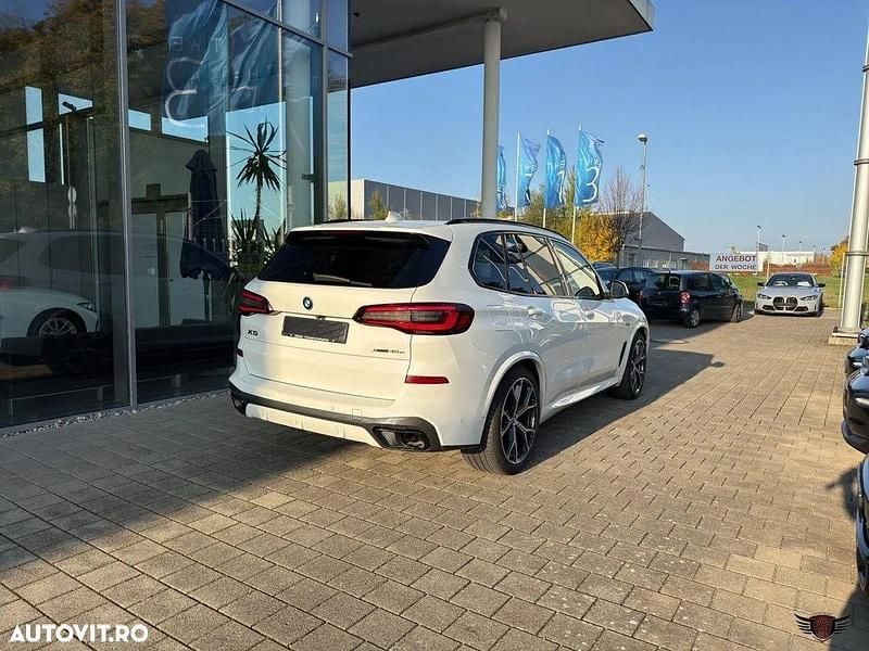 Second-hand BMW X5 Comfort Edition 394 CP (289 kW) 2022 Culoarealb SUV