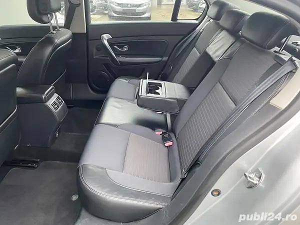 Second-hand Renault Latitude 150 CP (110 kW) 2012 Argintiu Berlinǎ